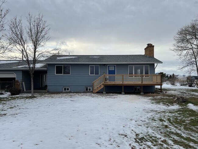 Building Photo - 3750 Heather Dr