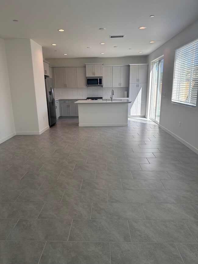 Building Photo - 696 Philip Way