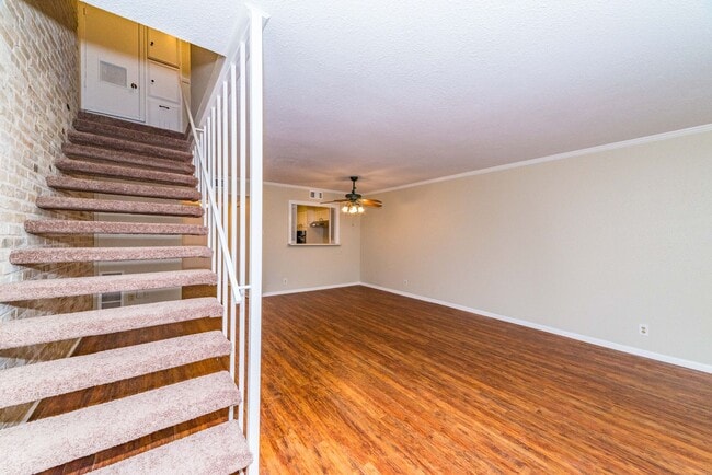 Building Photo - 2-BEDROOM CONDO AT VILLA TANGLEWOOD