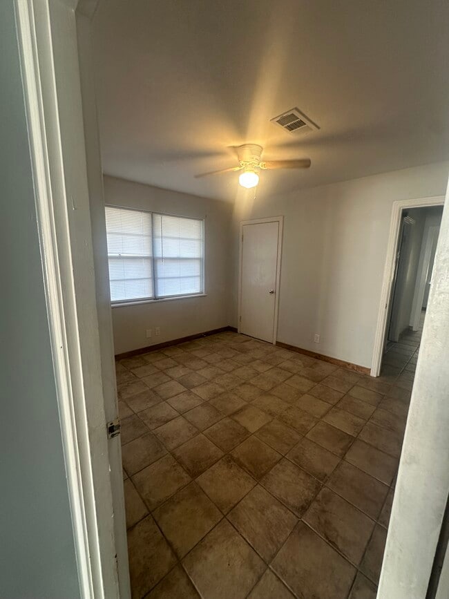 Building Photo - 202 Gross St