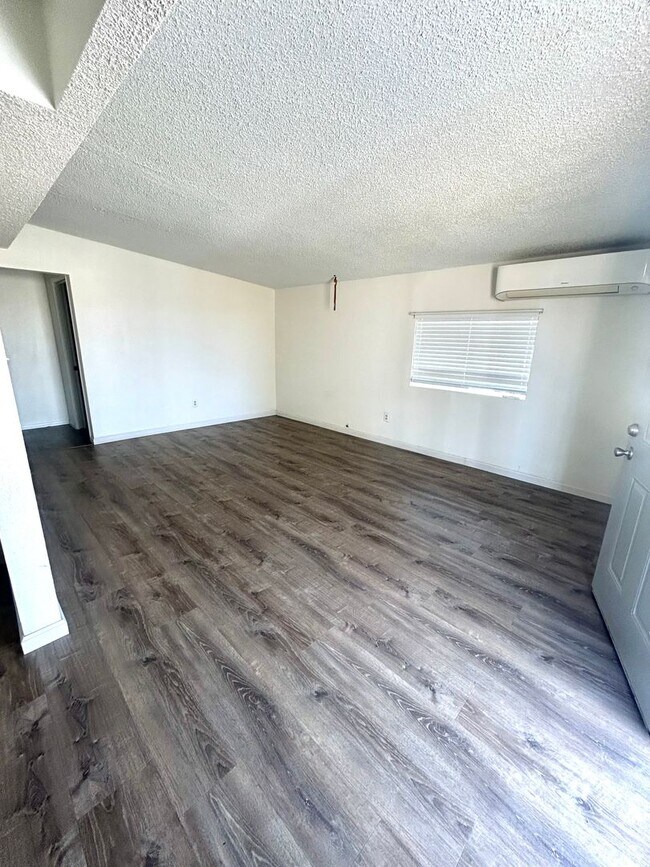 Foto del edificio - Charming 3 bedroom 1 Bathroom Apartment