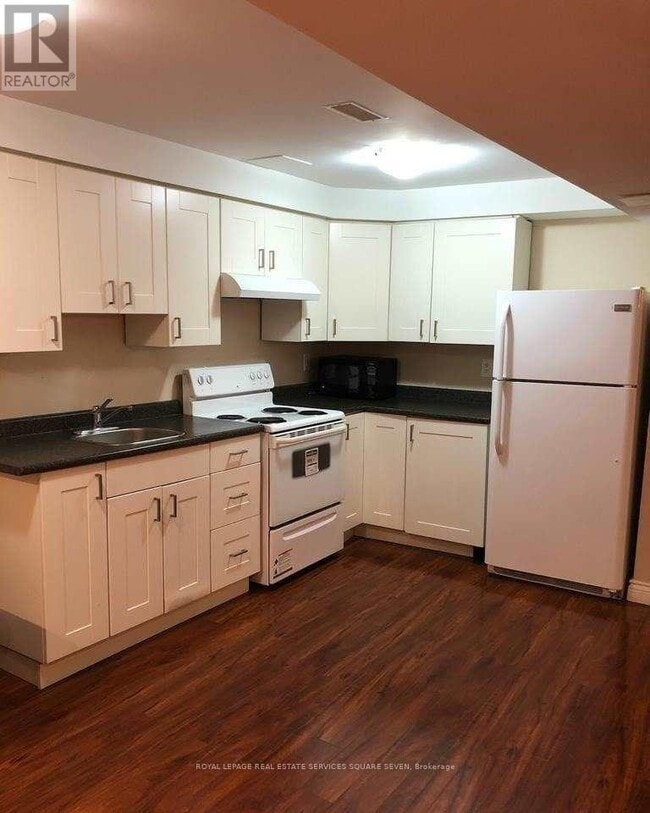 Building Photo - 976 Southfork Dr