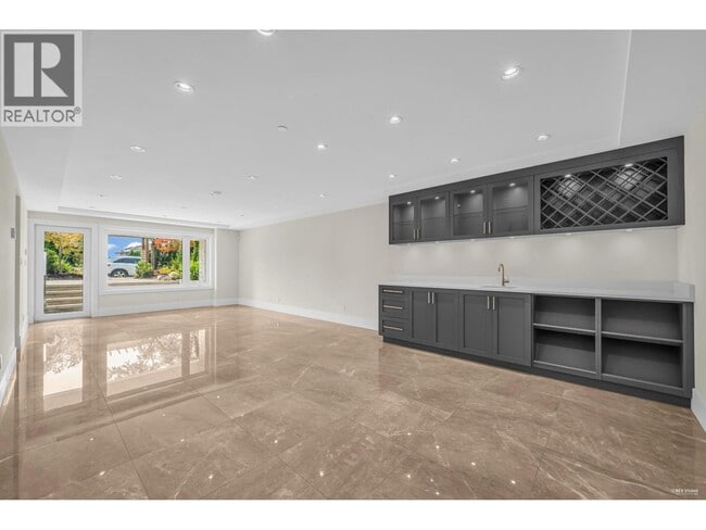 Building Photo - Garden Level-12XX FULTON AVENUE