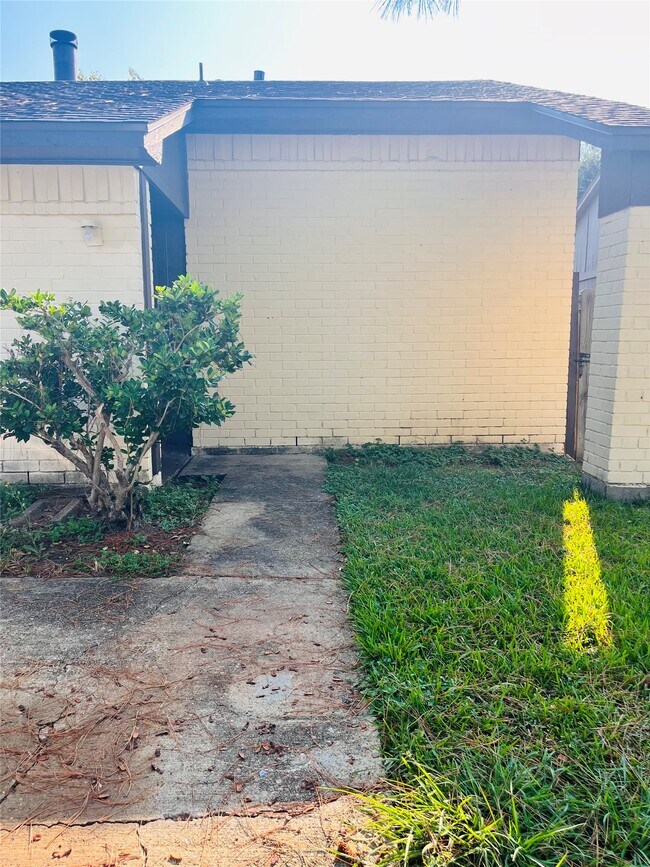 Foto del edificio - 16633 Gold Ridge Ln