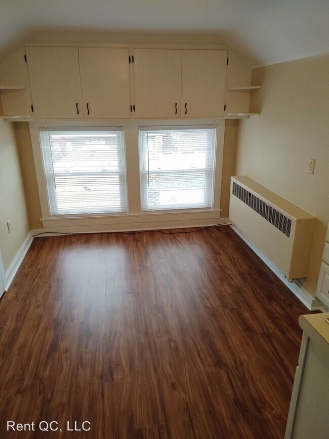 Building Photo - 109 2nd Ave W