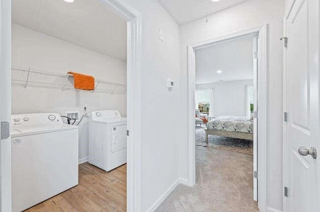 Foto del edificio - 5165 Sidney Sq Dr