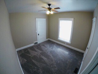 Dormitorio - 315 S Franklin St