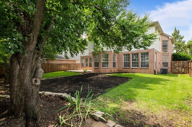 Foto del edificio - 5910 Spring Hill Dr