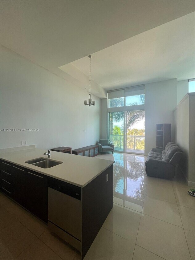 Foto principal - 1900 N Bayshore Dr