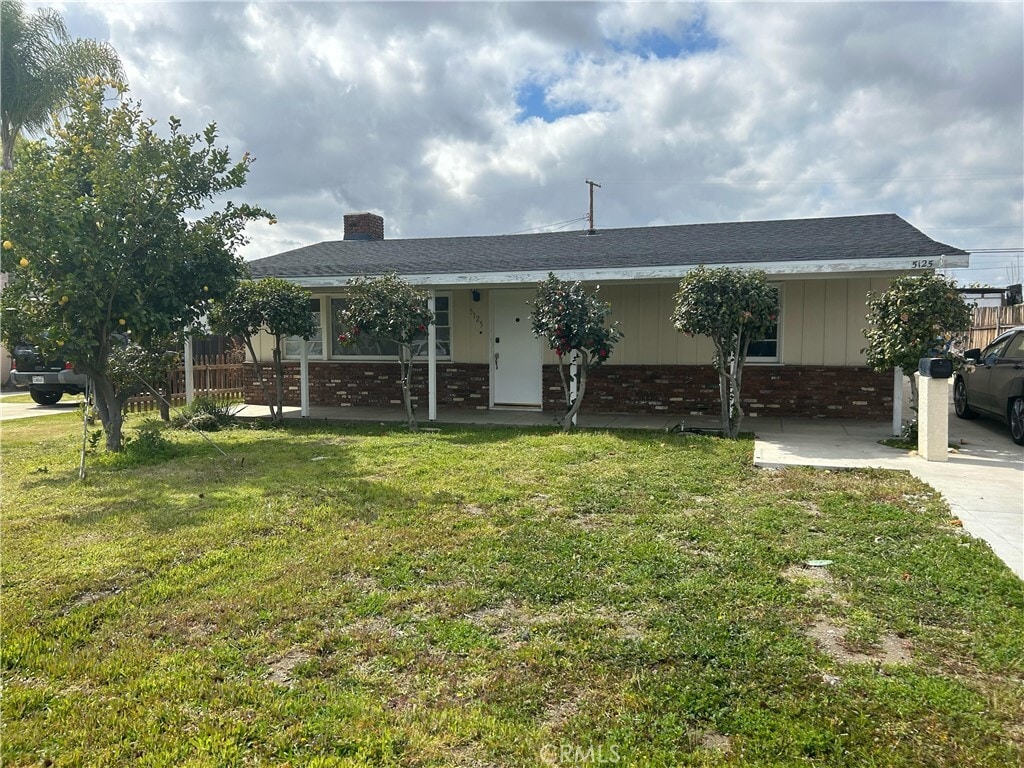 Primary Photo - 5125 McClintock Ave