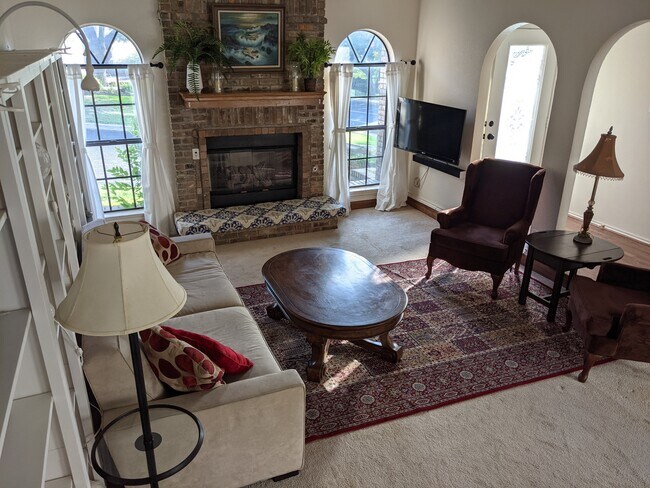 Building Photo - 6501 Cascada Dr