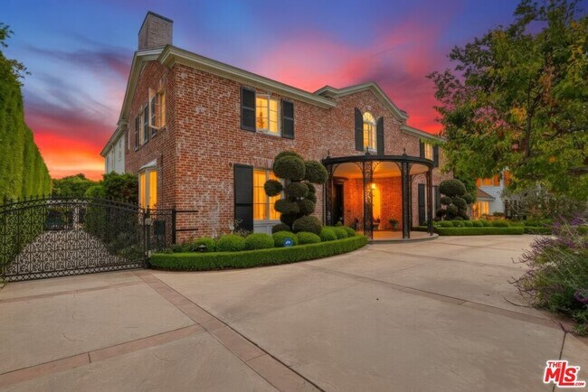 Foto del edificio - 516 S Rimpau Blvd