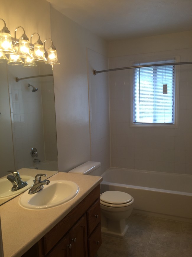 Foto del edificio - Hollybrooke Townhomes and Duplexes