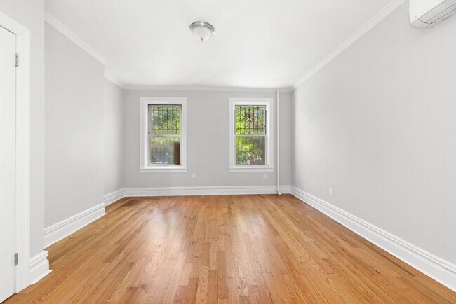 Foto del edificio - Newly Renovated 3 Bedroom with Washer /Dryer & Private yard
