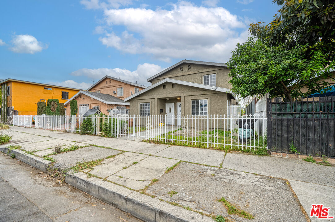 Foto principal - 7510 Avalon Blvd