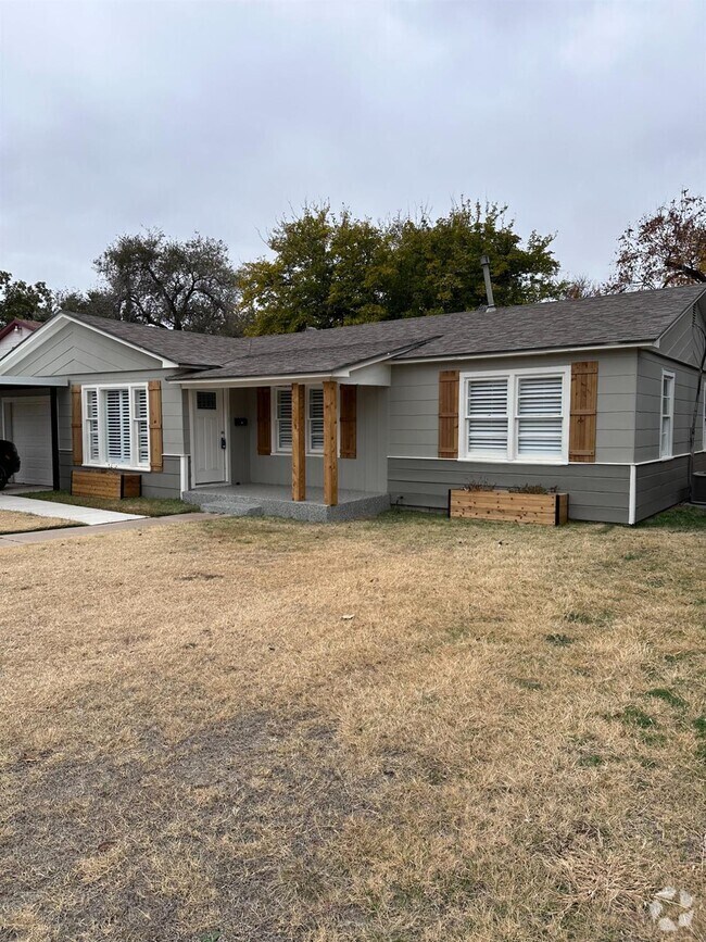 Tech Terrace Apartments for Rent with Hardwood Floors Lubbock, TX 2