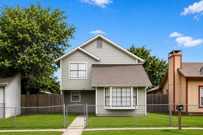 Building Photo - 2041 New Haven Dr