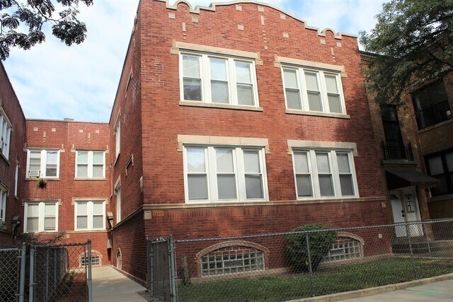 Building Photo - 4144 N Mozart St