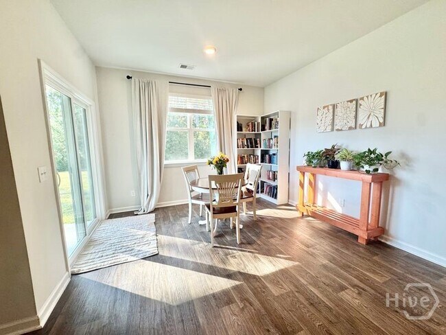 Foto del edificio - 3 Heavener Rd