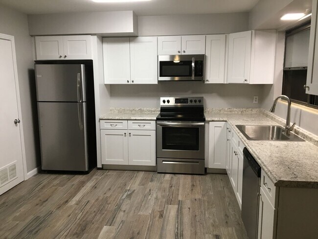 Building Photo - Midcentury with Modern Conveniences