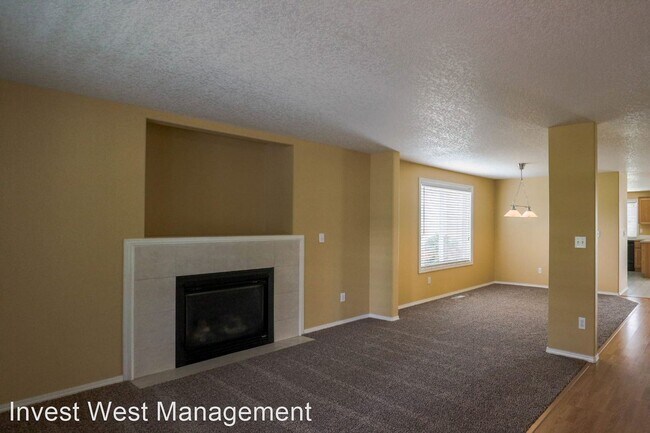 Foto del edificio - 4 br, 2.5 bath House - 821 N Raven Dr