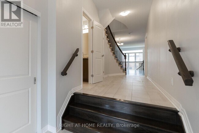 Building Photo - 135 Overberg Way