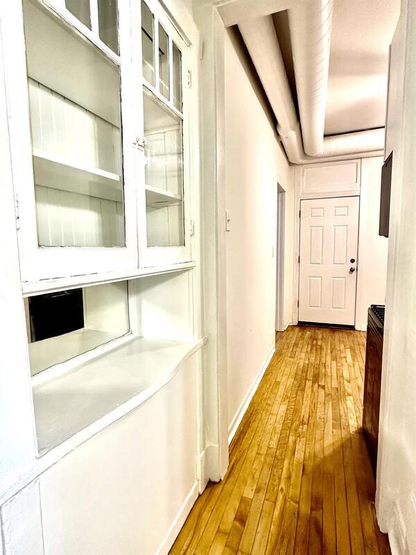 Building Photo - 2303 S Oakley Ave