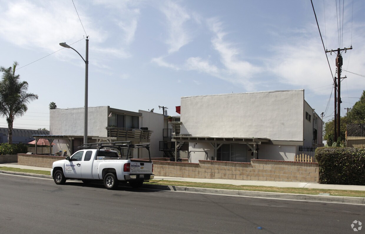 Building Photo - 841 N Orange St
