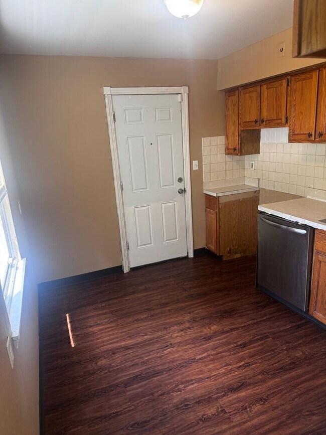 Foto del edificio - 3 bed 1 bath