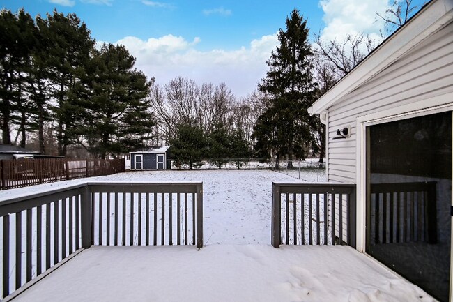 Foto del edificio - 457-459 Hutchison Dr