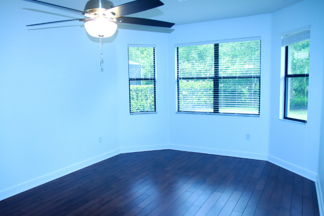 Foto del edificio - 7907 Hampton Lake Dr
