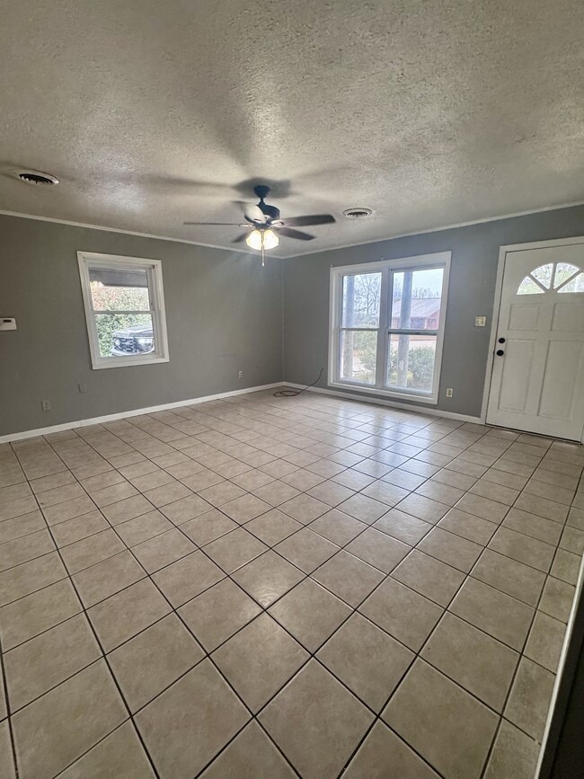 Foto del edificio - 465 N Broadway St