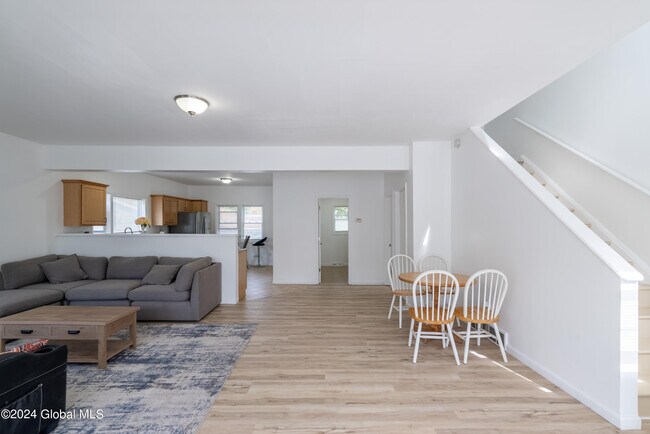 Foto del edificio - 243 Brookwood Rd
