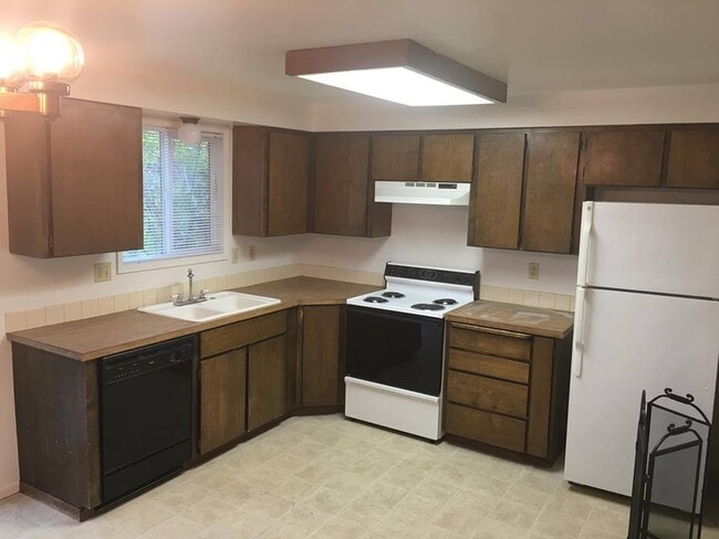 Building Photo - Hedberg