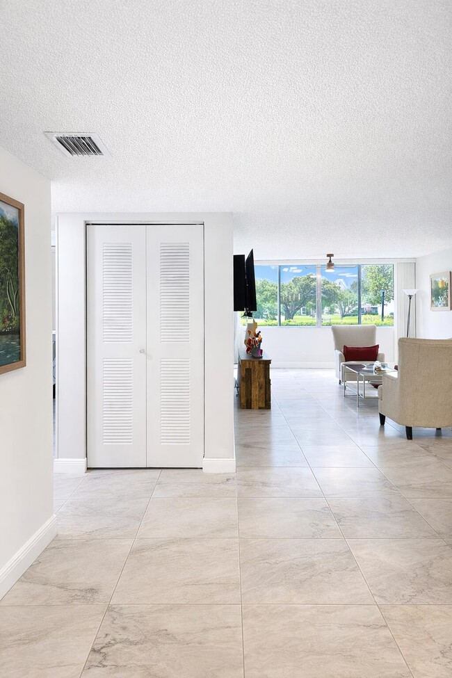 Foto del edificio - 6698 10th Ave N