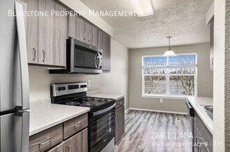 Building Photo - 304 Lakepoint Pl N
