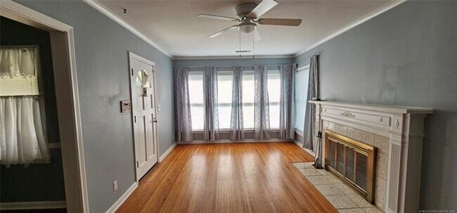 Foto del edificio - 3-bedroom, 1 bathroom, 1 car attached gara...
