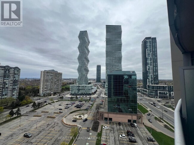 Photo du bâtiment - 330-1330 Burnhamthorpe Rd W