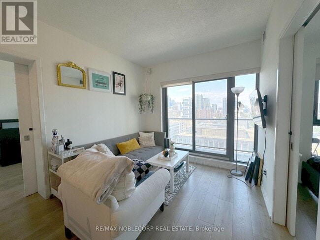 Photo du bâtiment - 159-2159 Dundas St E