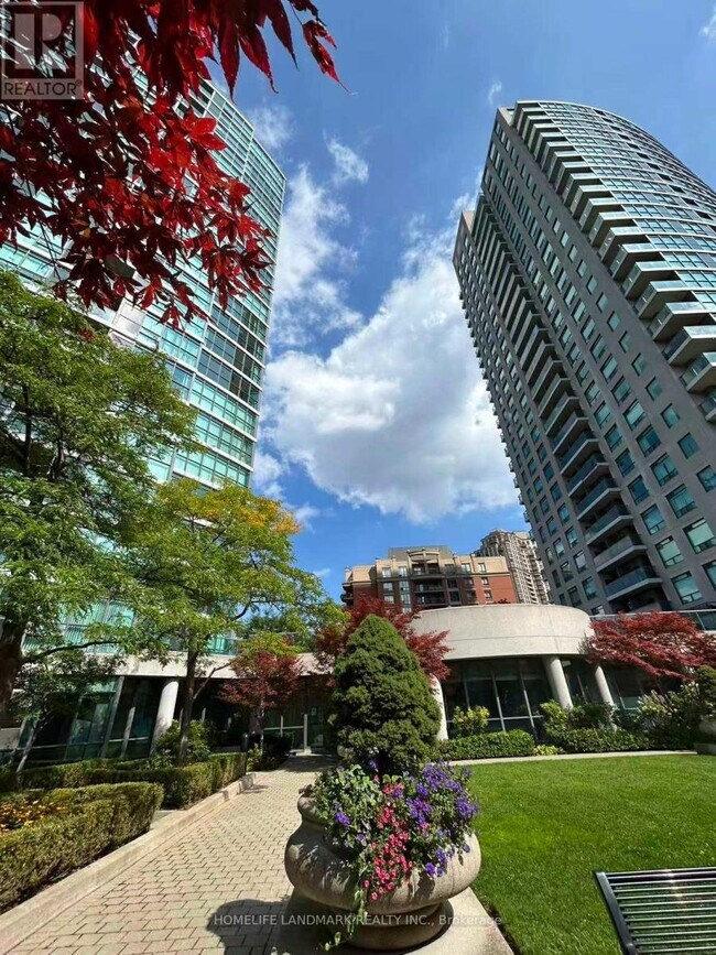 Photo du bâtiment - 28 Harrison Garden Blvd