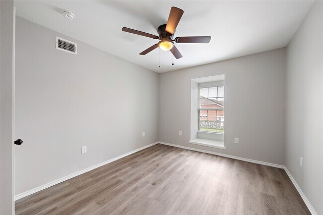 Foto del edificio - 9711 Linkmeadow Ln