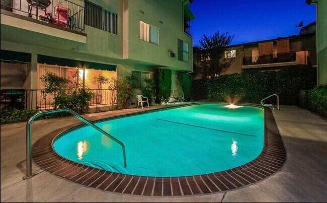 Foto del edificio - 220 E Live Oak St