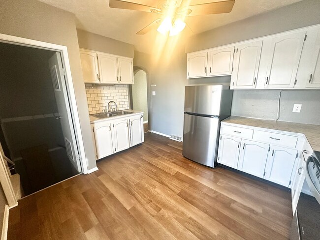 Building Photo - 6110 Pratt St