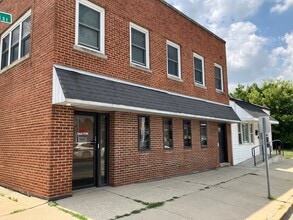 Building Photo - 1539 E Oakton St