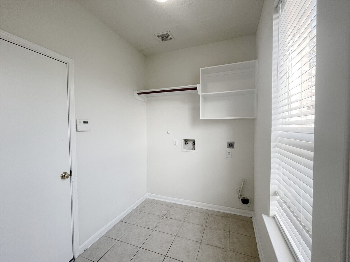 Foto del edificio - 5723 Ames Crossing