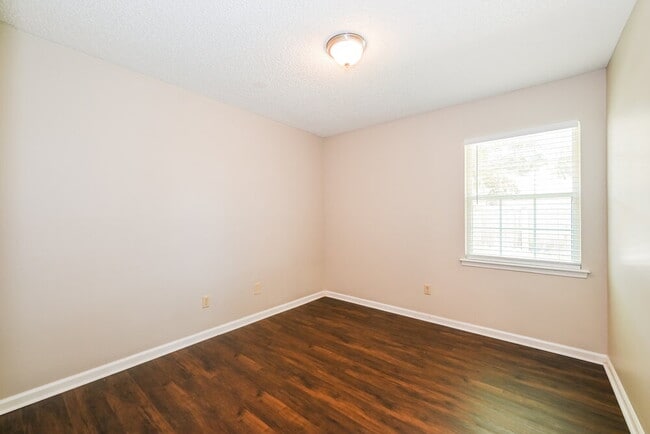 Building Photo - 449 Baybrook Dr