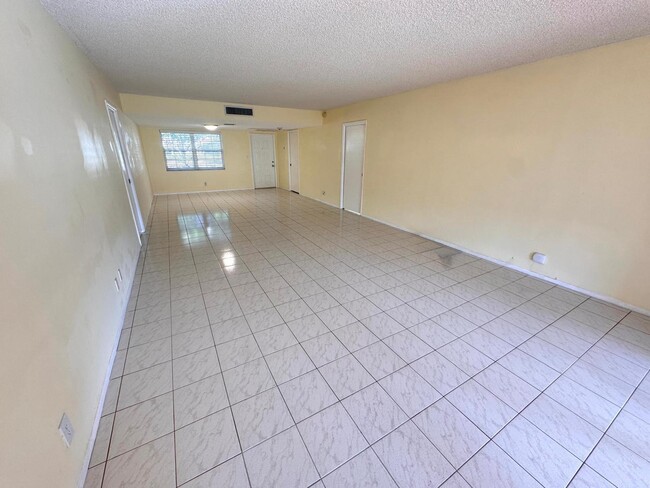 Building Photo - 901 Cypress Terrace