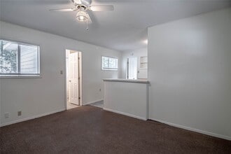 Building Photo - 137 Lee Ln
