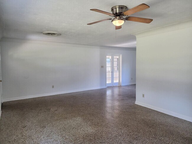 Building Photo - Pasadena Golf Club Estates - 2 Bedroom 2 B...