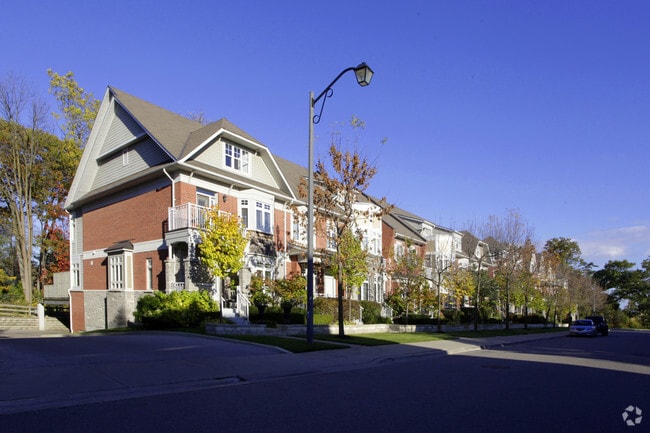 Building Photo - Port Credit Village